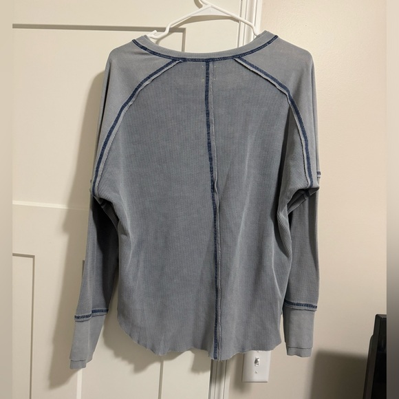 Blue vintage looking long sleeve - Picture 2 of 3
